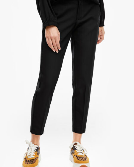 Chino Trousers Slim Ankle length Black Chino παντελόνι "γραφείου" με μικρό σκίσιμο στον αστράγαλο. Μεσαίο καβάλο και κανονική - στενή γραμμή.