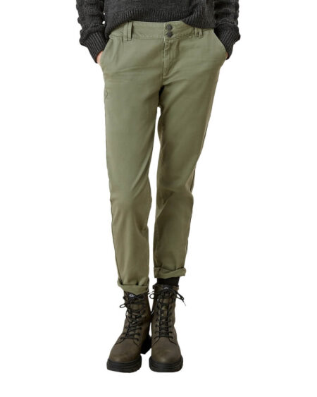 Casual Chinos Regular Strech Olive, Mid rise, Slim leg. Γυναικείο βαμβακερό παντελόνι με διπλό εξωτερικό κουμπί στη ζώνη και σε γραμμή chinos. Καθημερινό ύφος για άνεση όλη μέρα, σε ανοιχτό χακί χρώμα. Το πανί του είναι μαλακό και έχει την ιδιότητα να αναπνέει. Material composition 98% cotton, 2% elastane. WE CARE: Items with other sustainable properties that go beyond our minimum standards are marked with the WE CARE label.