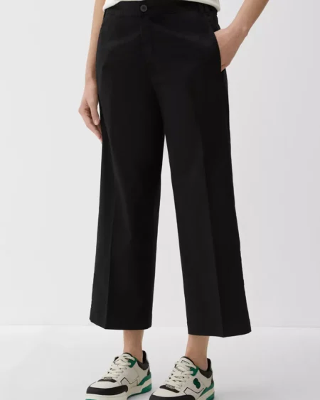 Culotte Chino Trousers Black. Fit: regular MATERIAL Fabric: woven fabriccotton Quality: stretchyhigh-quality MATERIAL COMPOSITION Outer fabric: 98% Cotton, 2% Elastane; Lining: 100% Cotton