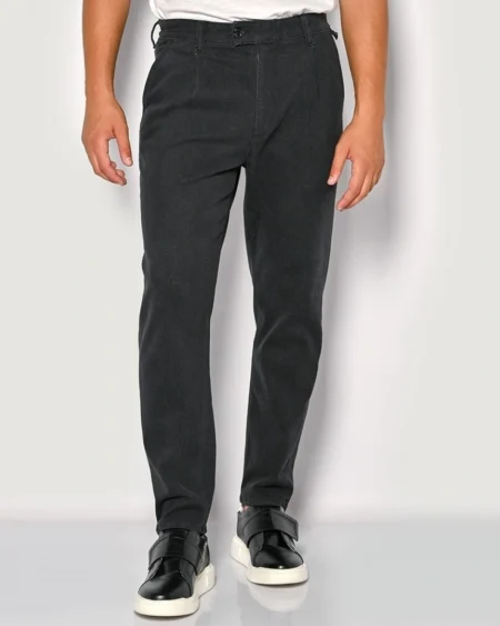 Carrot Fit Brashed Denim Stone Black - Mashasi - Chinos Jeans. Κομψό Ανδρικό Jean Παντελόνι Brokers μαύρο από εξαιρετικό ύφασμα που χαρίζει άνεση και στυλ στην καθημερινότητα σου. Μπορεί να φορεθεί άνετα και σε μια βραδινή εμφάνιση με ένα πουκάμισο. Το απόλυτο fashion trend!