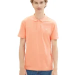 Mens Pique Polo Regular Fit Clear Coral Ανδρικό μπλουζάκι πικέ με γιακά. Μονόχρωμο polo shirt σε ανοιχτό κοραλλί. Regular Fit, minimal νεανικό ύφος και δροσερό βαμβακερό ύφασμα. Description:* short-sleeved with a polo collar and button tab * with soft and sustainable cotton * with a logo print. Materials 100% cotton