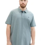 Basic Mens Polo Pique Plus Size Grey Mint with Navy contrast Ανδρικό μπλουζάκι πικέ με γιακά. Μονόχρωμο γκρι της μέντας με αντίθεση μπλε στην πατιλέτα. Regular Fit, minimal κλασικό ύφος και δροσερό βαμβακερό ύφασμα. Οδηγός μεγάλων μεγεθών Description : *a logo print on the front * short-sleeved with a polo collar and half a button tab * Regular fit * with organic cotton from sustainable cultivation * with rib on the hem edges * with rib on the collar and sleeve hem. Material 100% cotton.
