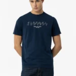 Men Cotton Regular T-shirt RAPHAEL Navy. Ανδρική μπλούζα μακό με κοντό μανίκι. Μπλε σκούρο χρώμα με στάμπα στο στήθος. Casual ύφος. Μαλακό και βαμβακερό ύφασμα σε κανονική γραμμή. Σύνθεση 100% βαμβάκι. Collection: Spring Summer 2024