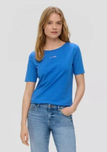Woman Shinny Logo Regular T-shirt Royal Blue. Γυναικείο μπλε ρουά μακό μπλουζάκι με μικρό λογότυπο σε ασημί γυαλιστερή εκτύπωση. Κανονική γραμμή, με λίγη ελαστικότητα και στρόγγυλο λαιμό.