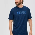 Mens Plain Cotton Regular T-Shirt Navy. Ανδρική μπλούζα με κοντό μανίκι σε μπλε απόχρωση. Ιδιαίτερο μακό με ρίγα δίχρωμη στην ύφανση. Μαλακό και ελαφρύ μπλουζάκι για άνεση και αντοχή στην καθημερινή χρήση. Pattern : plain Print : front print, logo print, printed lettering Neckline : crew neck Sleeves : short sleeves Style : In a casual look Occasion : Casual. Fit : Regular Fit Back length : approx. 72 cm in size L. Fabric : cotton, jersey Quality : soft MATERIAL COMPOSITION 100% cotton