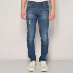 Mens Worn Jeans Regular Fit Medium Blue. Ανδρικό τζιν παντελόνι σε νεανική στενή γραμμή με φθορές. Άψογη εφαρμογή και άνεση στην καθημερινότητα. Materials 98% cotton 2% elastan.