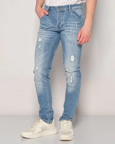 Mens Worn Jeans Slim Fit Light Blue. Ανδρικό τζιν παντελόνι σε νεανική στενή γραμμή με φθορές. Άψογη εφαρμογή και άνεση στην καθημερινότητα. Materials 98% cotton 2% elastan.