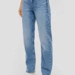 Woman Regular Straight Jeans KAROLIN Light Blue. Γυναικείο ίσιο παντελόνι τζιν. Νεανικό και καθημερινό ύφος. Fastener : zip, button Pockets : five-pocket design Details : garment wash, distressed effects Waistband : with belt loops Style : In a casual look Occasion : Casual. Fit : regular Fit : Regular Fit Rise : Mid rise Leg : Straight leg Leg length : Regular. MATERIAL Fabric : denim Quality : stretchy MATERIAL COMPOSITION Outer fabric: 99% cotton, 1% elastane.