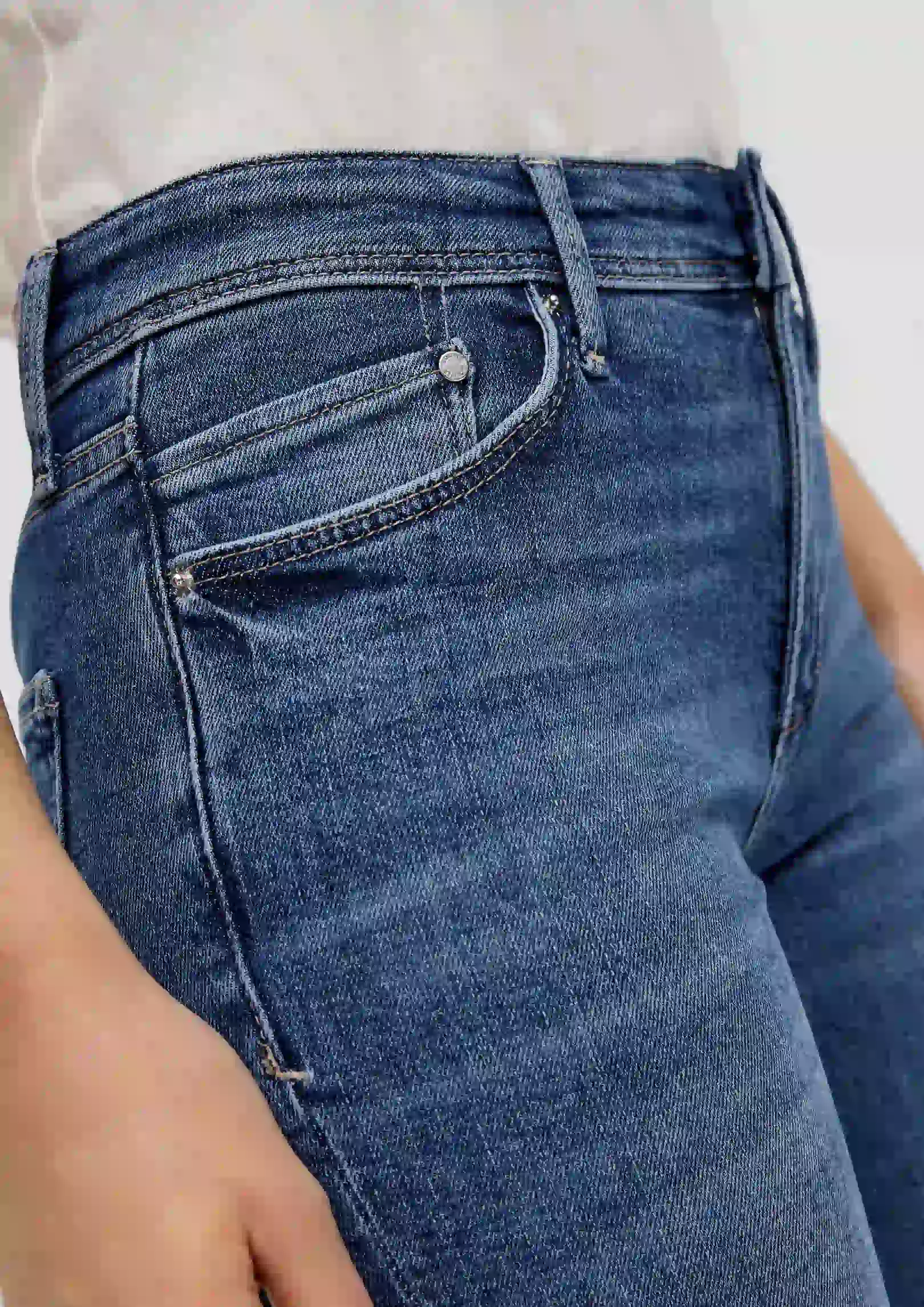 Woman Slim Bootcut Jeans BEVERLY Light Denim S'OLIVER. 2143534 (4)