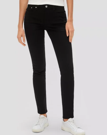 Woman Slim Fit Jeans BETSY Clean Black. Γυναικείο τζιν στενή γραμμή. Καθαρό μαύρο χρώμα, ελαστικό ύφασμα και άψογη εφαρμογή.