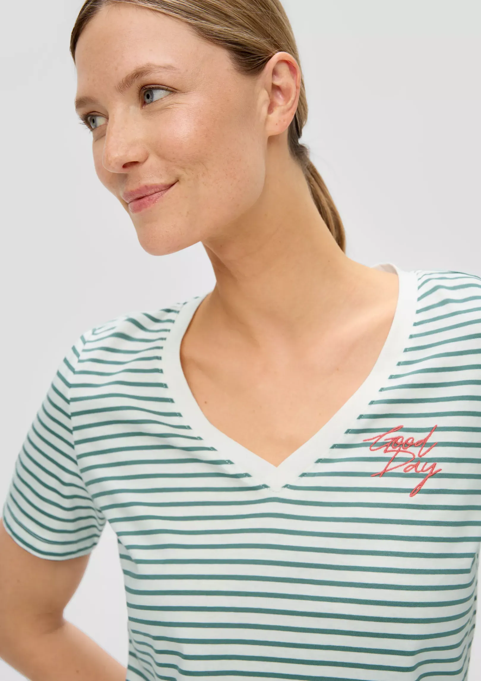 Woman Striped T shirt with a V neckline Mind. S'Oliver.2145283 (3)